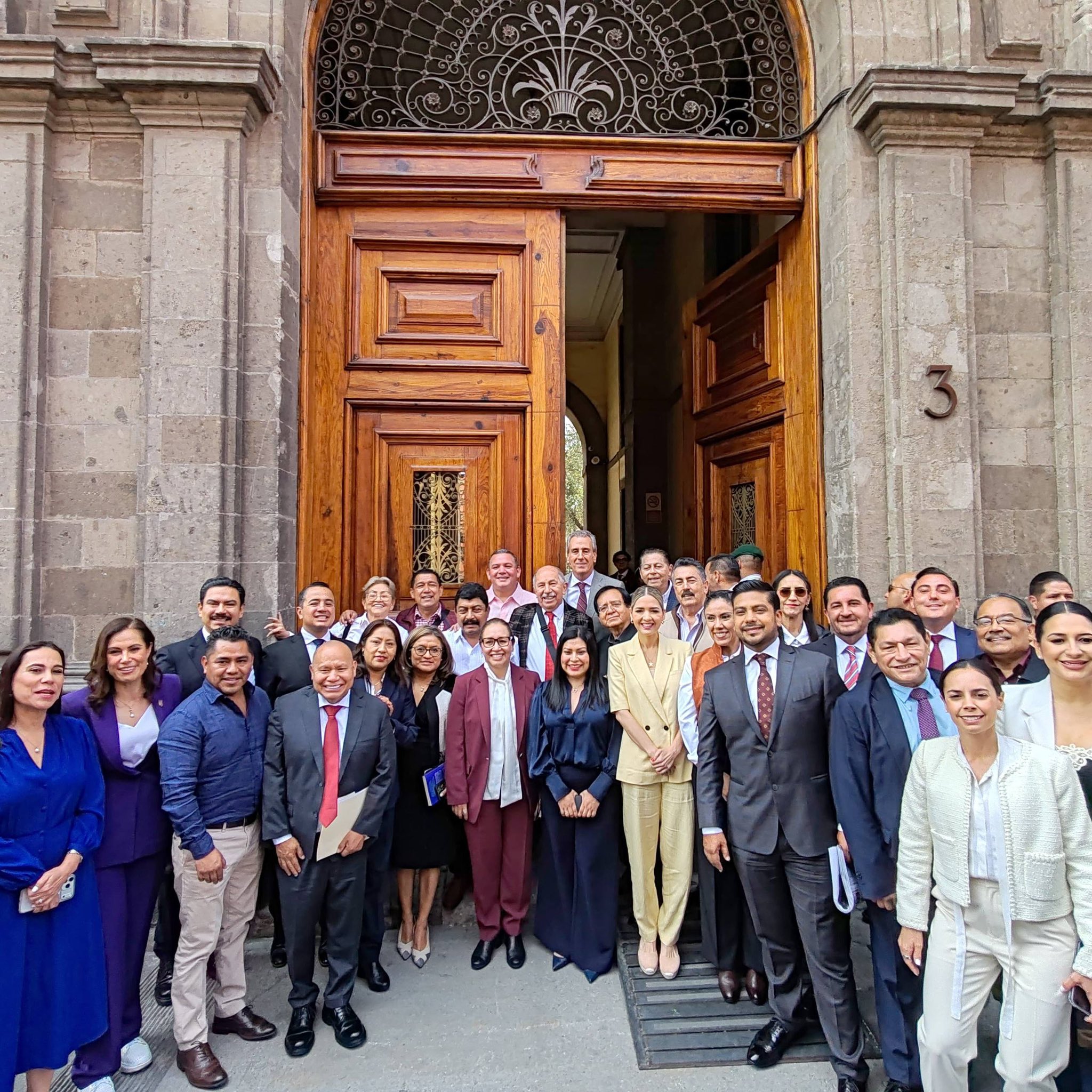 Pepe Chedraui se reúne con Sheinbaum y 60 alcaldes para fortalecer seguridad